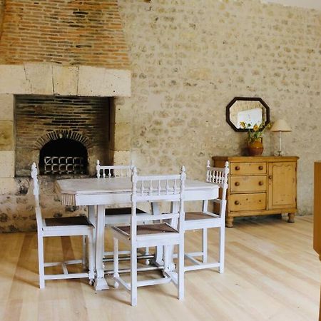 As Seen On A New Life In The Sun - Beautiful 3 Bedroom Cottage With Shared Pool Montboyer Eksteriør bilde