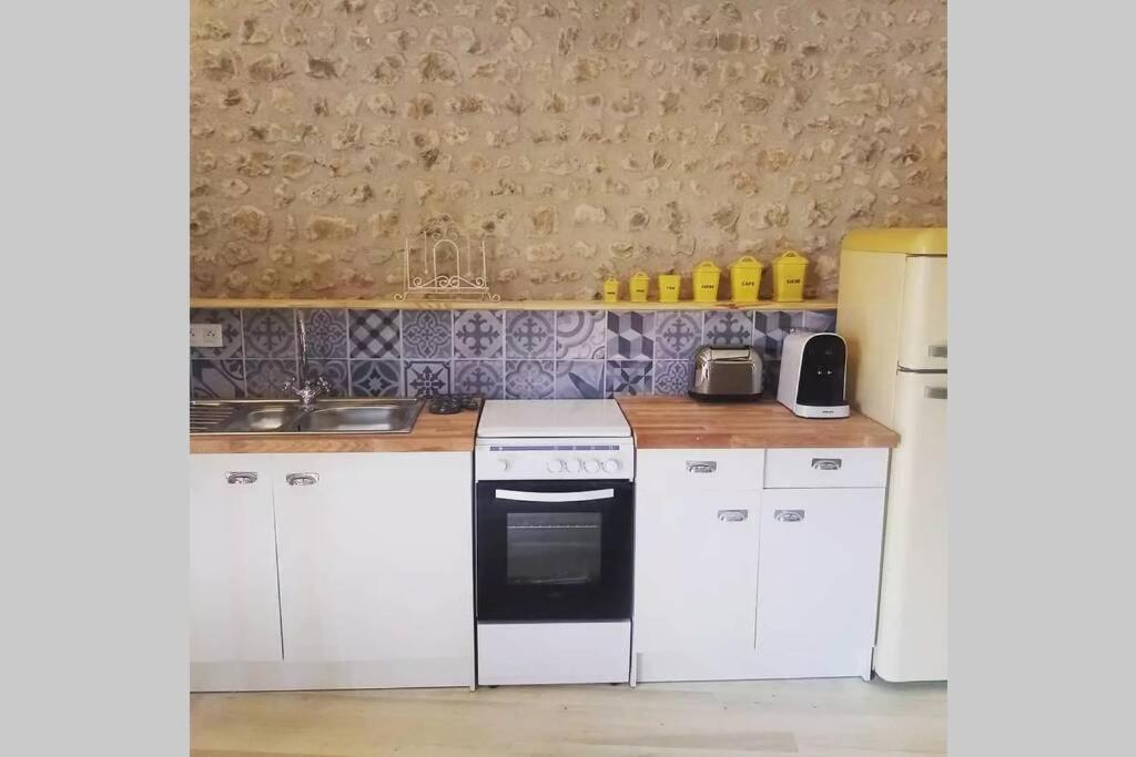 As Seen On A New Life In The Sun - Beautiful 3 Bedroom Cottage With Shared Pool Montboyer Eksteriør bilde