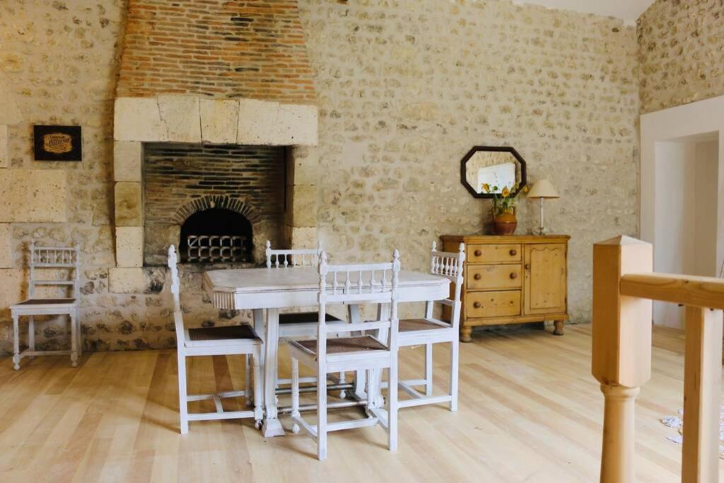 As Seen On A New Life In The Sun - Beautiful 3 Bedroom Cottage With Shared Pool Montboyer Eksteriør bilde