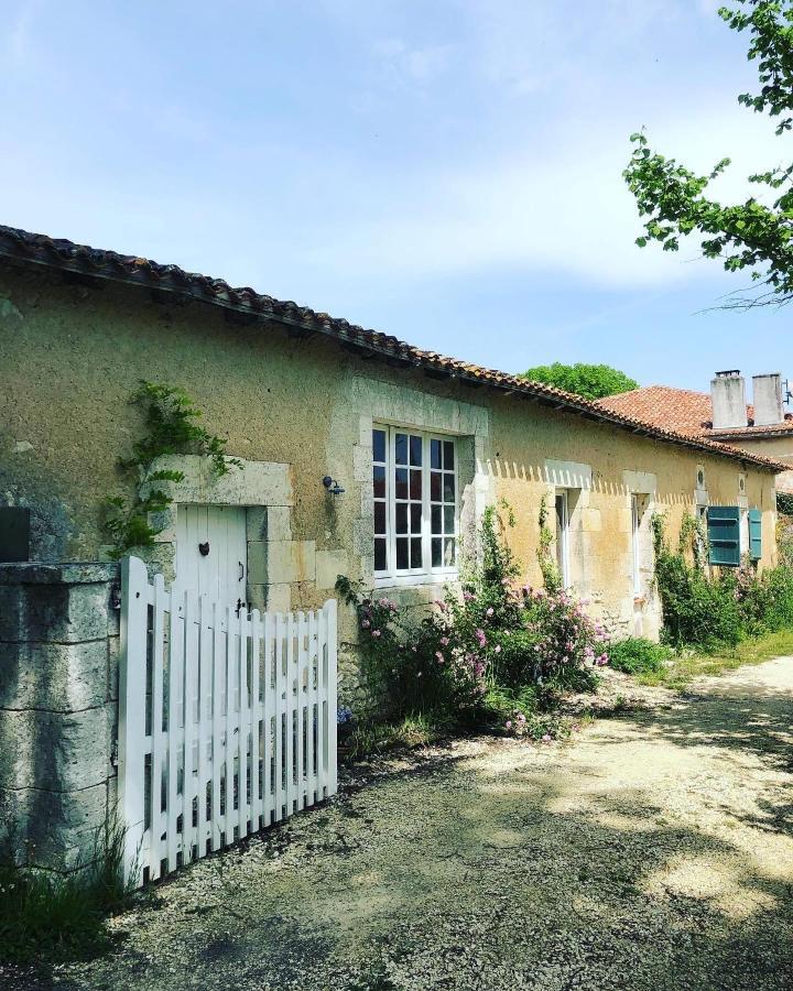 As Seen On A New Life In The Sun - Beautiful 3 Bedroom Cottage With Shared Pool Montboyer Eksteriør bilde