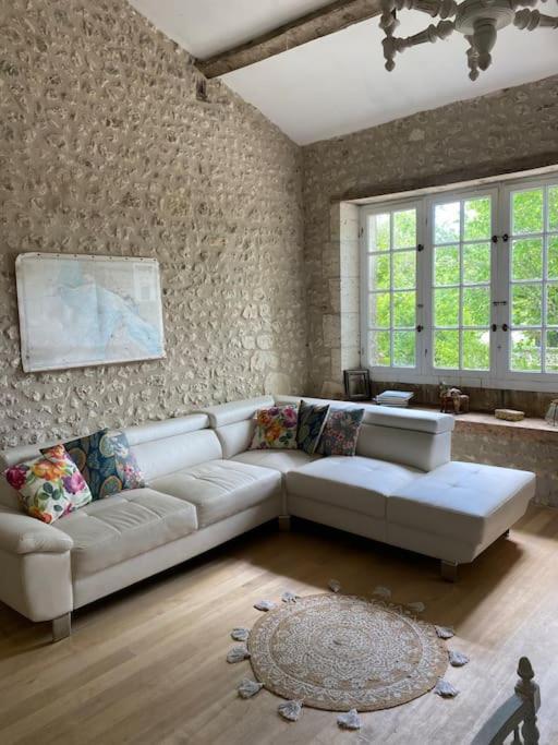 As Seen On A New Life In The Sun - Beautiful 3 Bedroom Cottage With Shared Pool Montboyer Eksteriør bilde