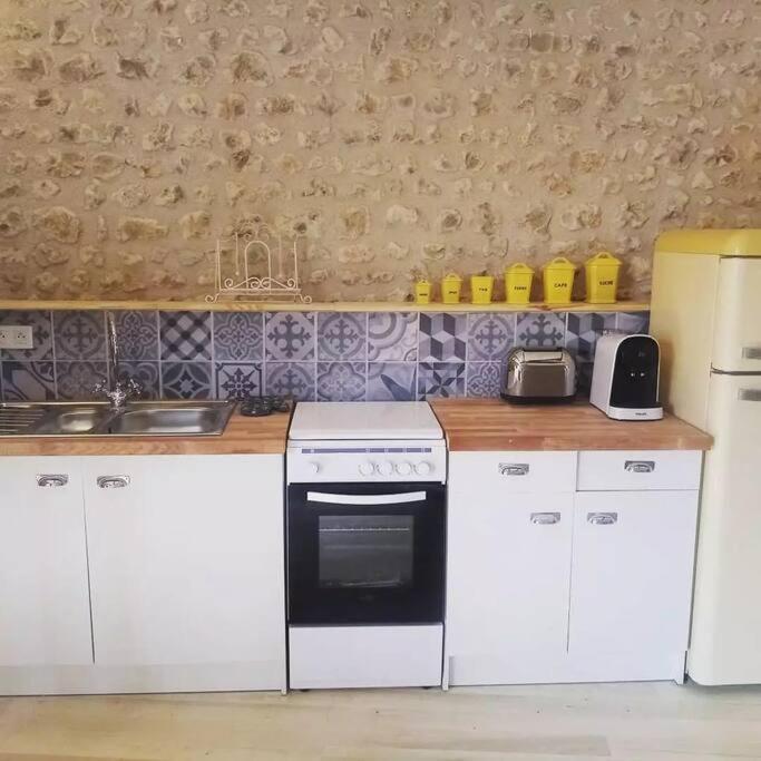As Seen On A New Life In The Sun - Beautiful 3 Bedroom Cottage With Shared Pool Montboyer Eksteriør bilde